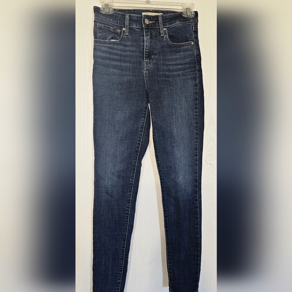 Levi's 721 High Rise Skinny Jeans